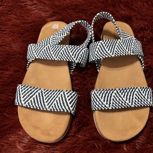 Woman’s sandals, size 9 cliff brand - Picture 2 of 3